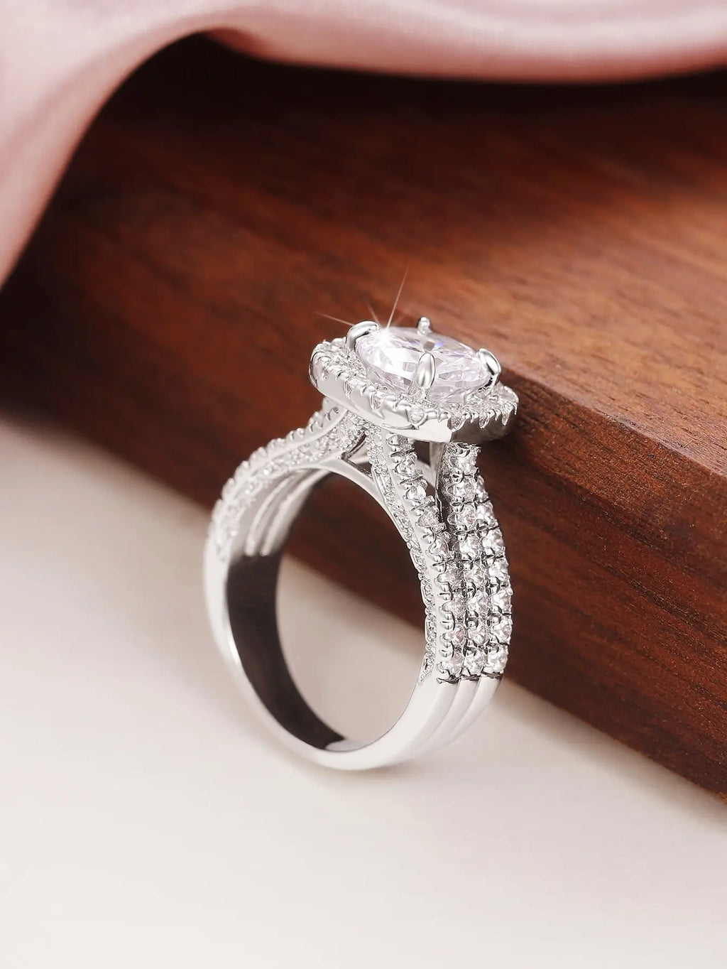 Beautiful Classical Cubic Zirconia Ring for Woman