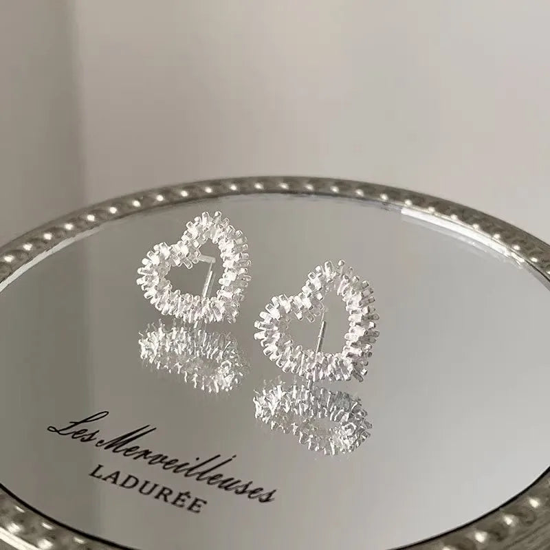 Beautiful Silver broken stud earrings for Woman