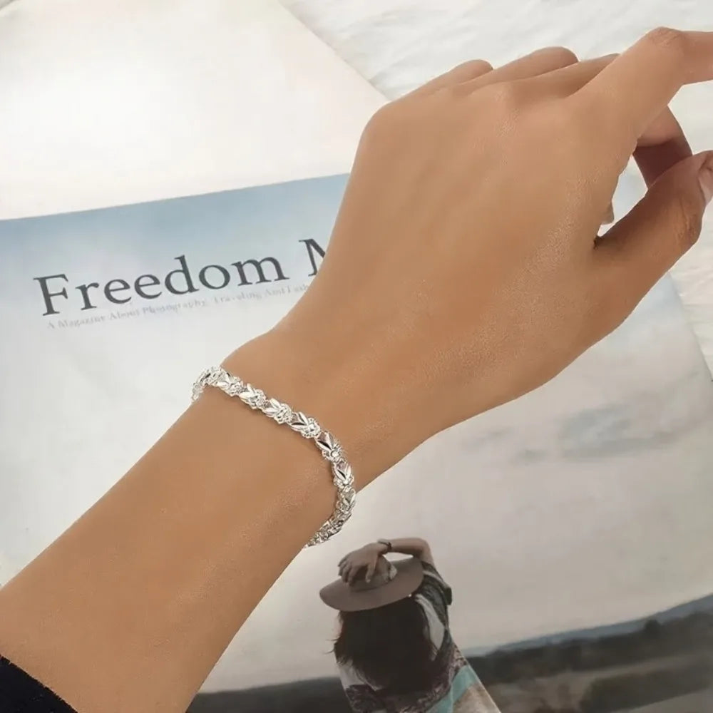 Exquisite Elegant Silvery Clover Bracelet, Women'S Sparkling Accessory