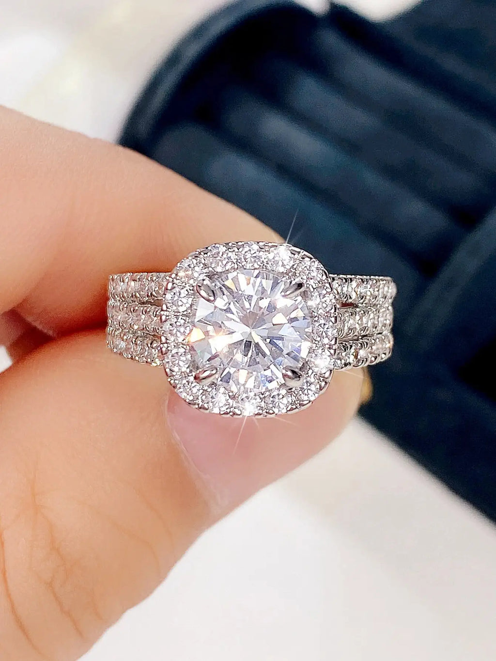 Beautiful Classical Cubic Zirconia Ring for Woman