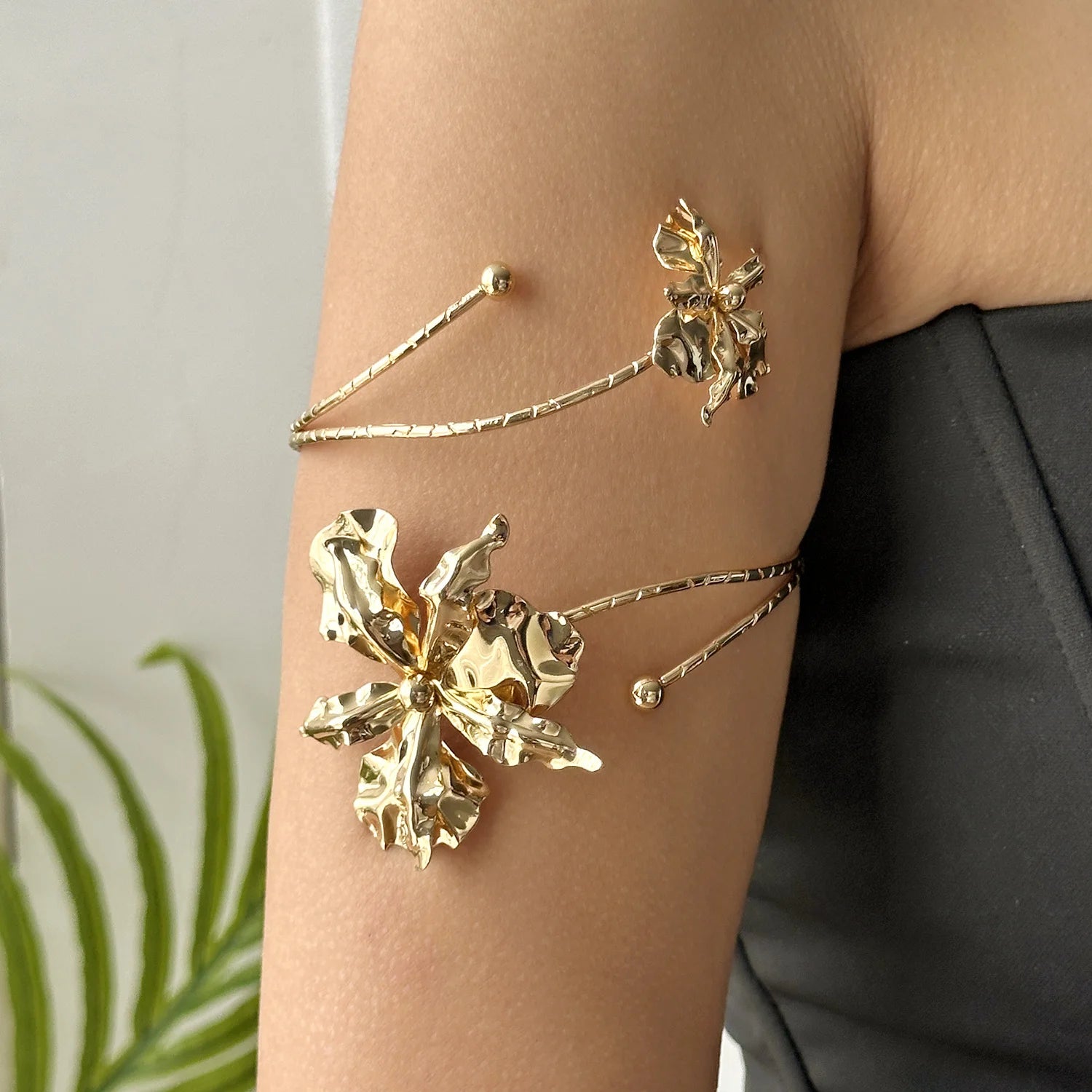Elegant Sexy Flower Open Cuff Armlet for Women Vintage Enamel Glaze Craft Floral Adjustable Arm Bracelet