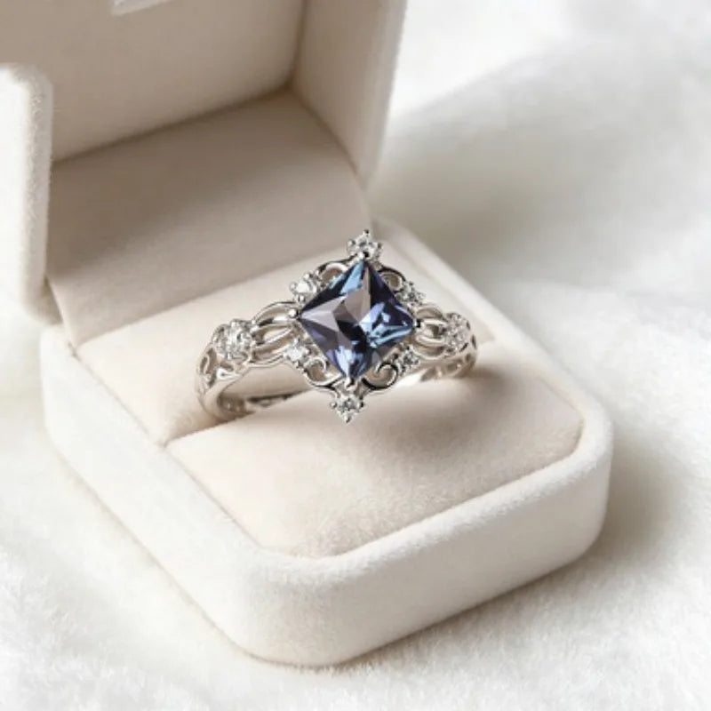 Elegant White Diamond Edge Hollow fashion Ring