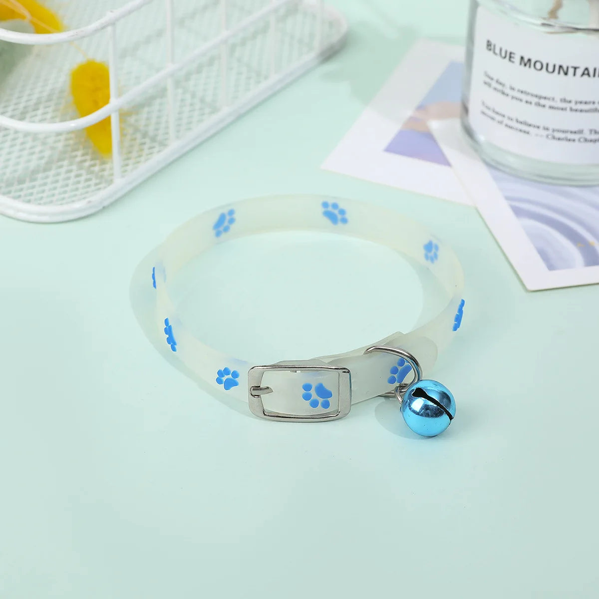Luminous Cat / dog Necklace Glowing Small Dog Cat Collar Anti-Loss Fluorescent Silicone Bell Collar