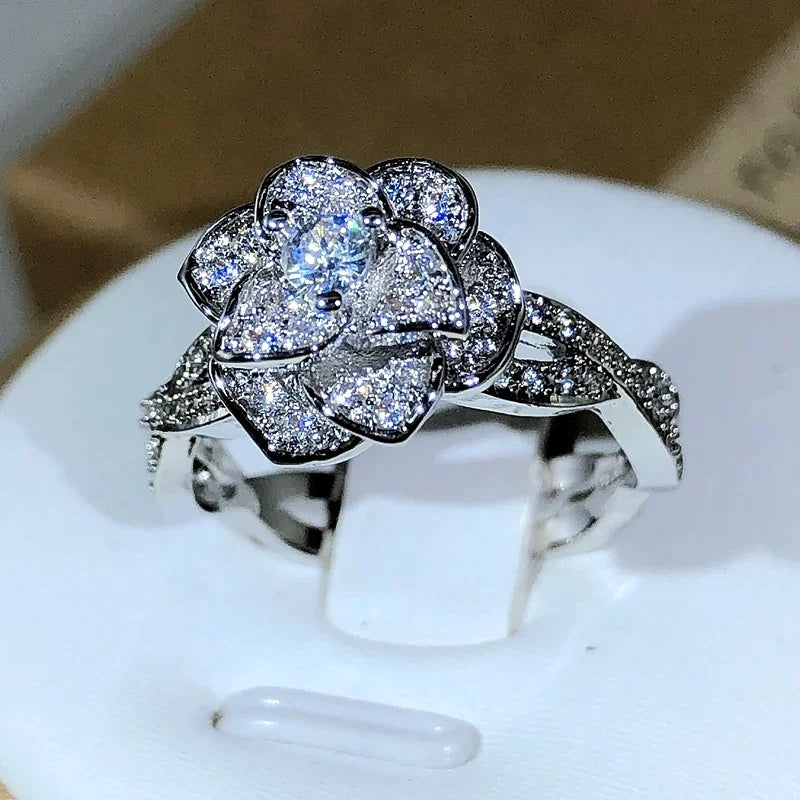 Beautiful 925 Sterling Silver InterTwined Three-Dimensional Rose Ring White Zircon