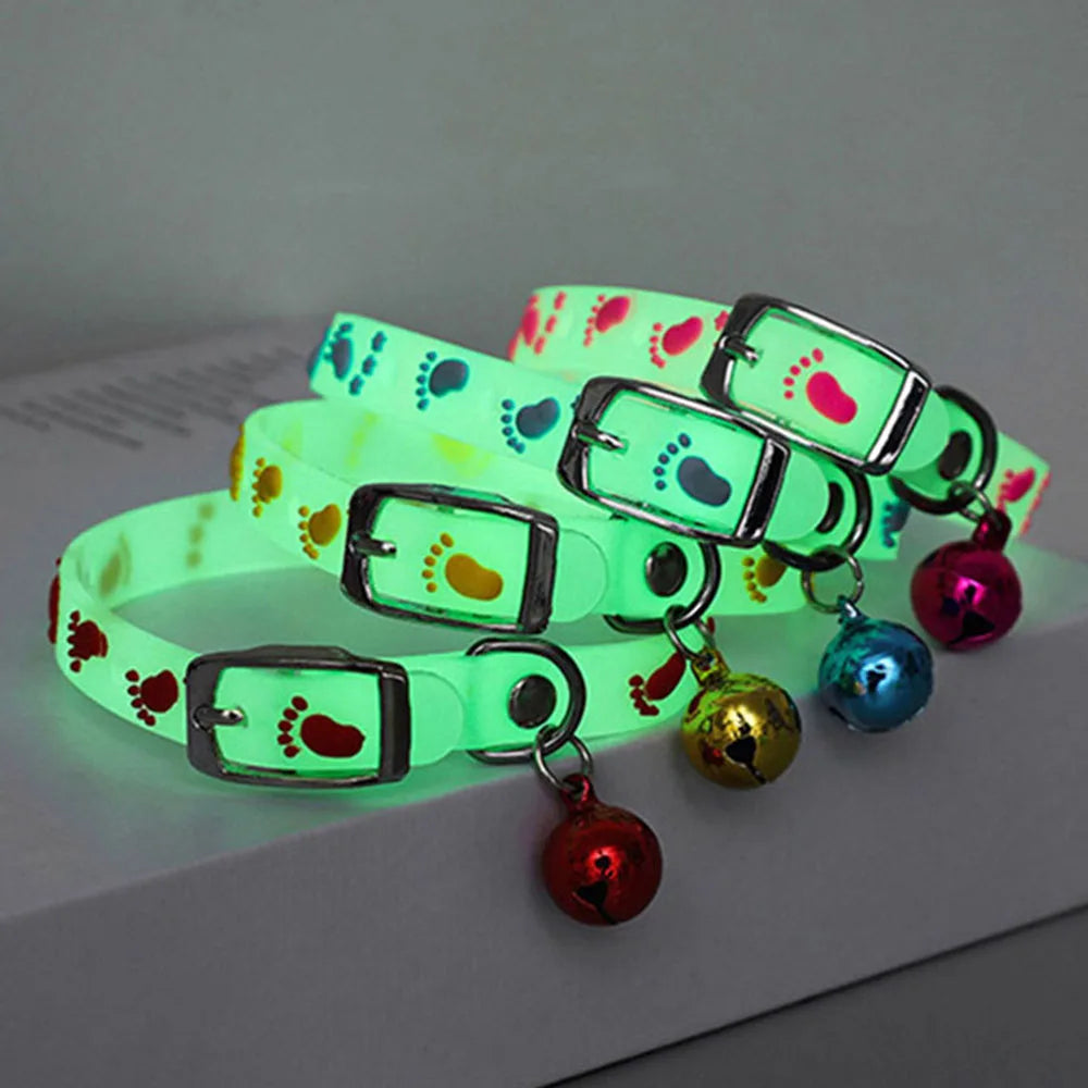 Luminous Cat / dog Necklace Glowing Small Dog Cat Collar Anti-Loss Fluorescent Silicone Bell Collar