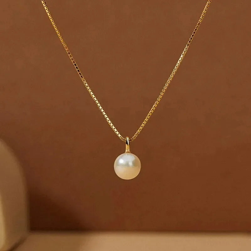 Elegant imitation pearl pendant necklace