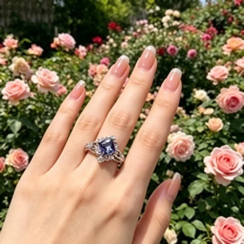 Elegant White Diamond Edge Hollow fashion Ring