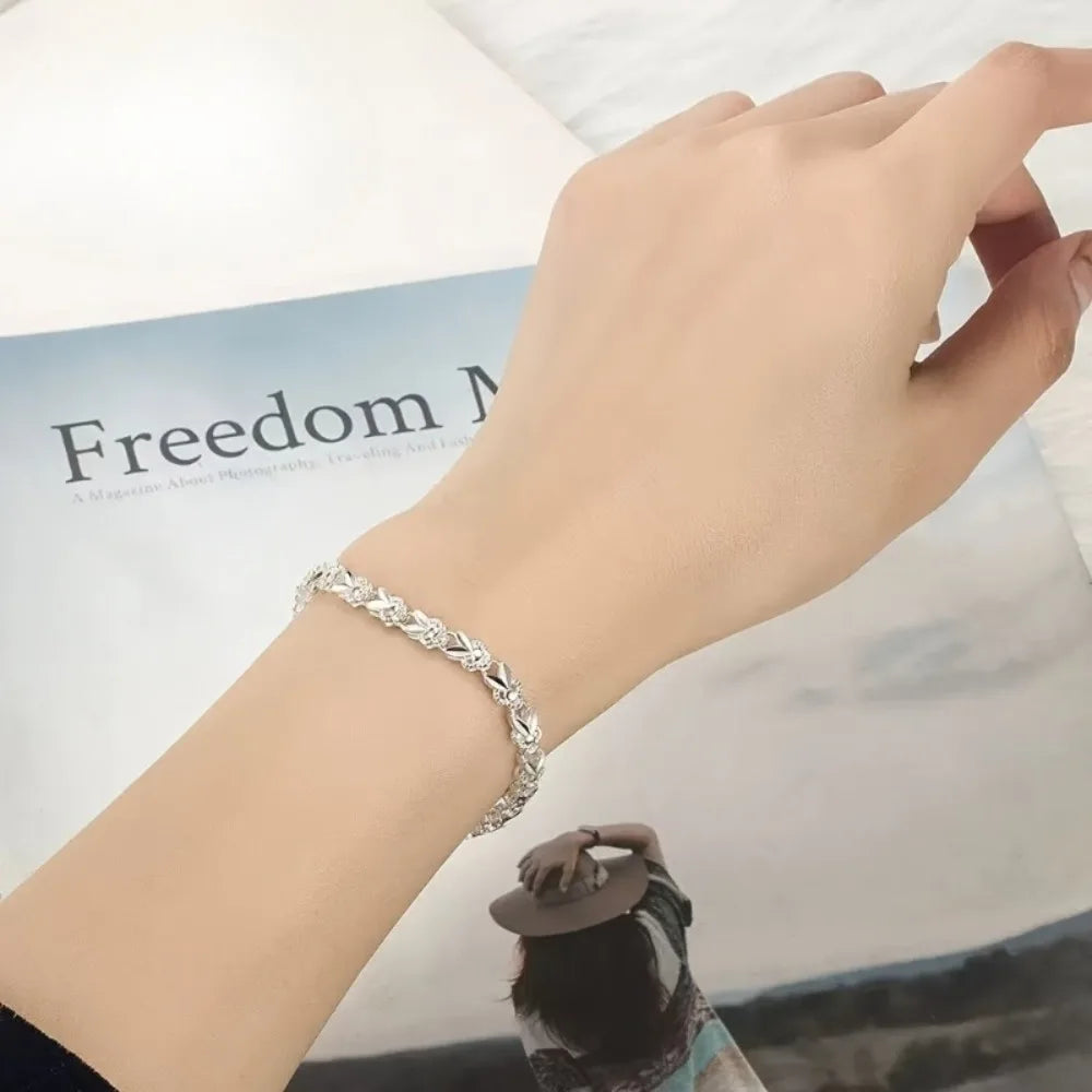 Exquisite Elegant Silvery Clover Bracelet, Women'S Sparkling Accessory