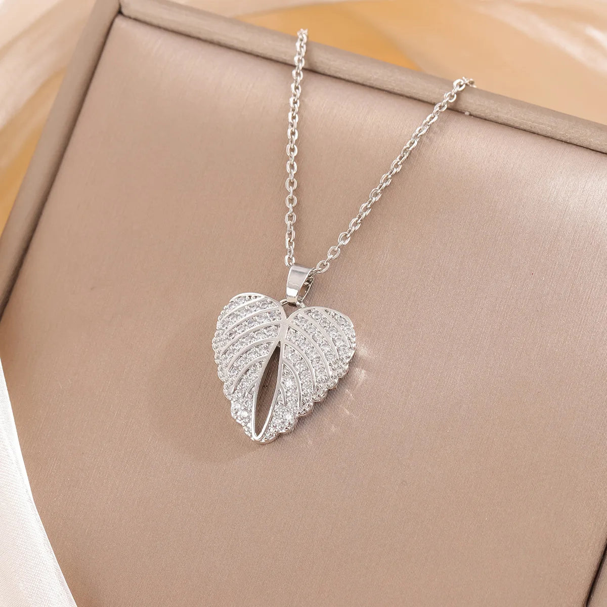 Fashion Crystal Angel Wings 925 Sterling Silver Heart Shaped Pendant Necklaces