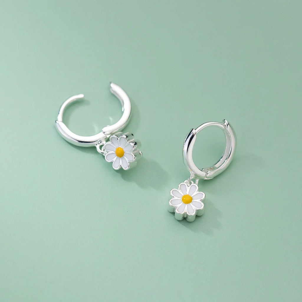 Cute small daisy earrings ear buckles sweet flower earrings