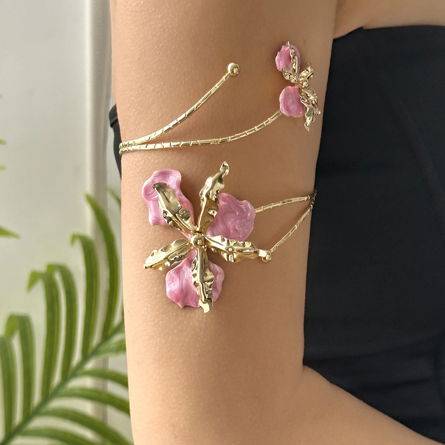 Elegant Sexy Flower Open Cuff Armlet for Women Vintage Enamel Glaze Craft Floral Adjustable Arm Bracelet
