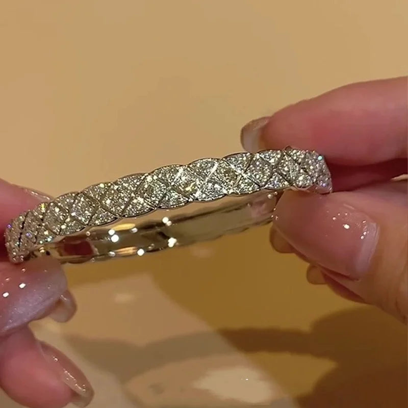 Luxury Ladies Wave Design Bracelet Jewelry
