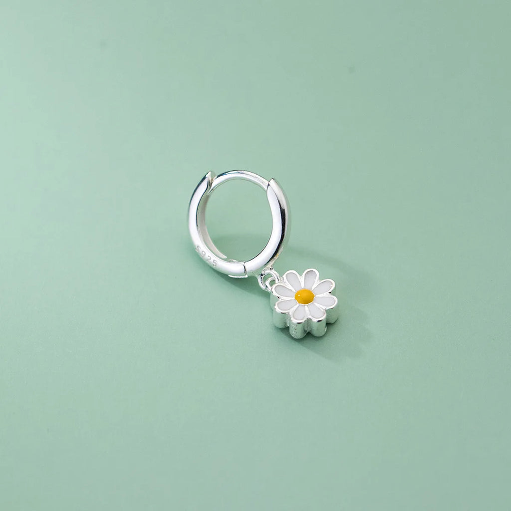 Cute small daisy earrings ear buckles sweet flower earrings