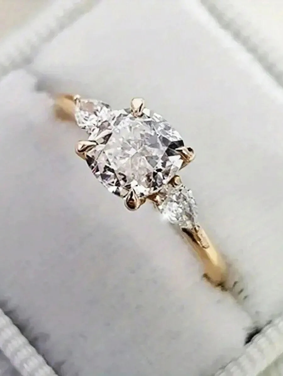 Exquisite Cubic Zirconia Ring For Women, Prong Setting, Clear Stone