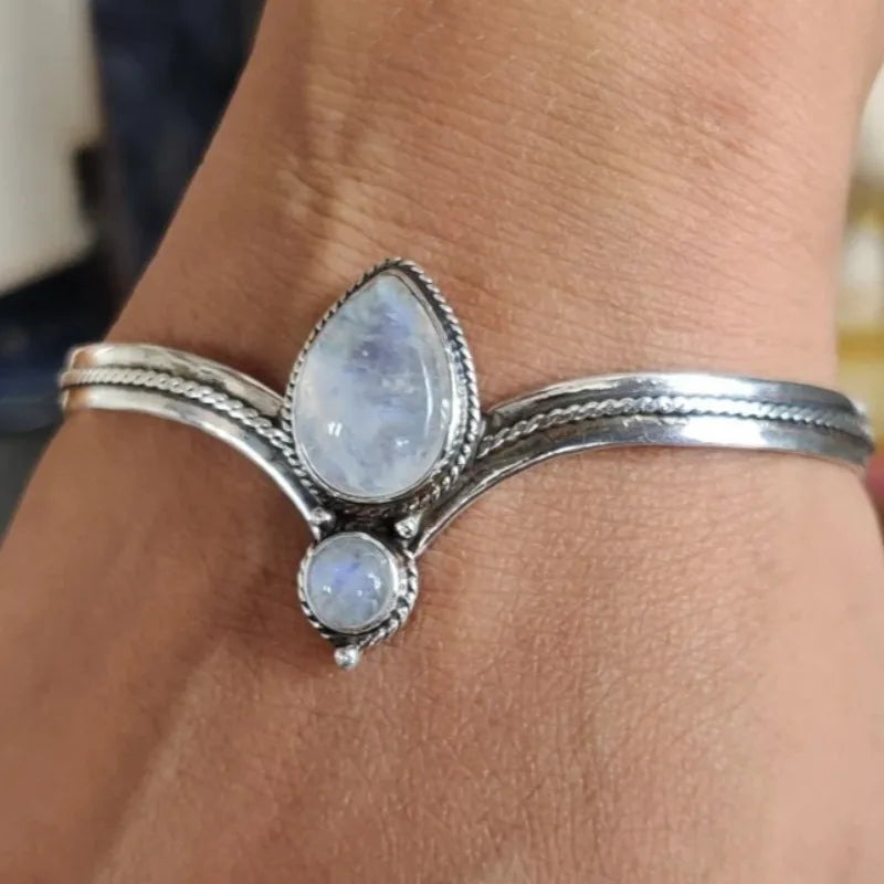 Retro Silver Color Teardrop Shaped Inlaid Stone Bracelet, Adjustable