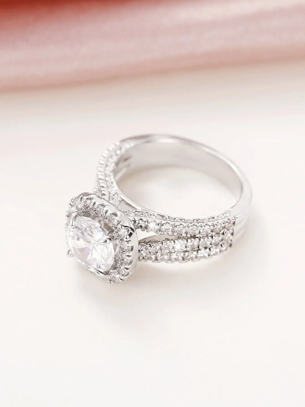 Beautiful Classical Cubic Zirconia Ring for Woman