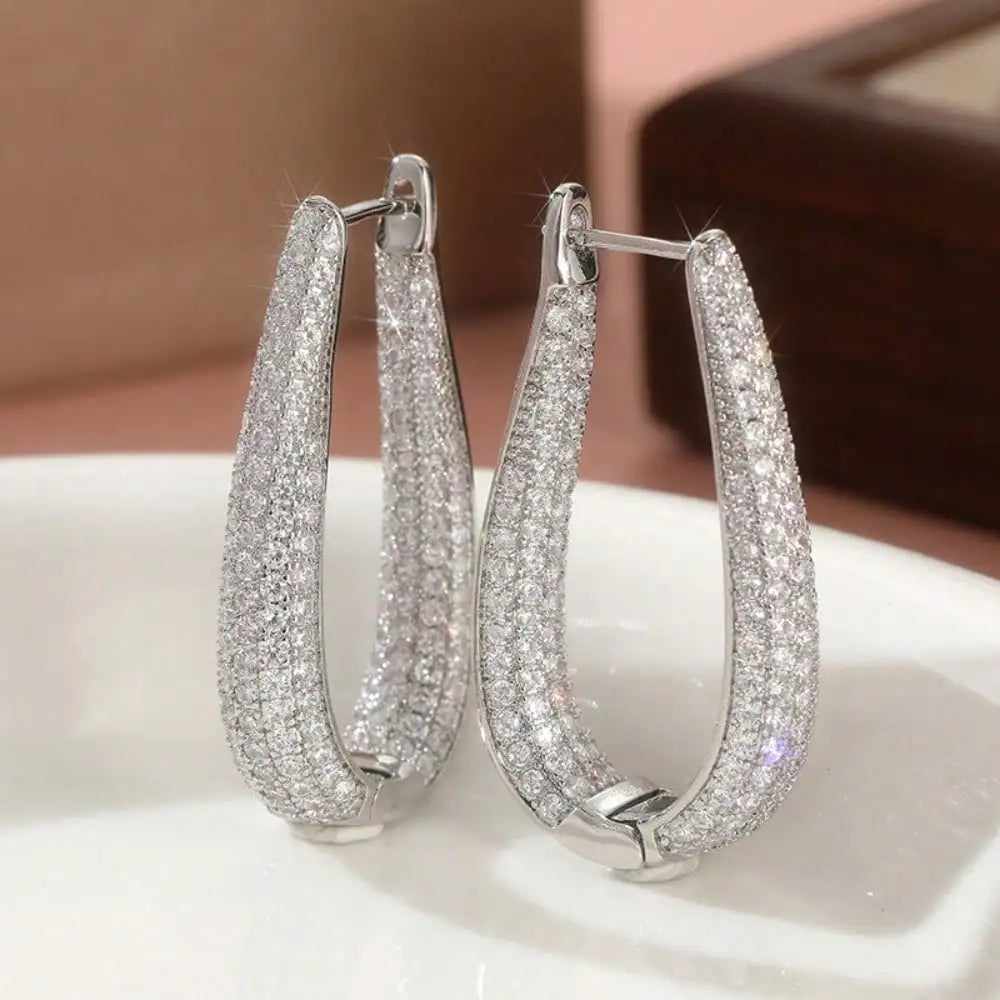 A pair of stylish and elegant high-end stud earrings with a dazzling and light luxury style sparkle effect