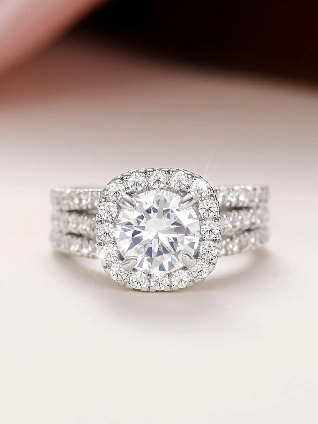 Beautiful Classical Cubic Zirconia Ring for Woman