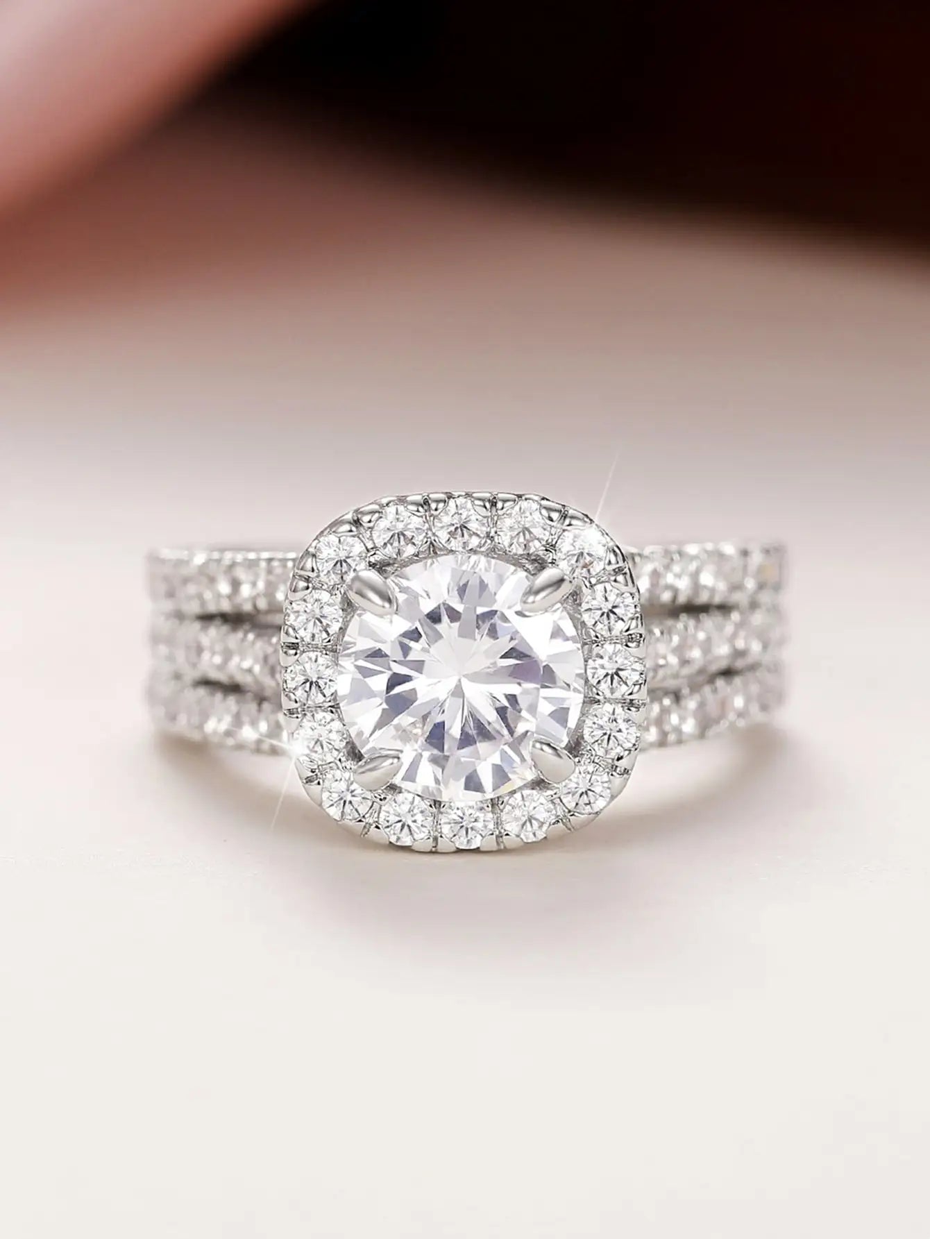 Beautiful Classical Cubic Zirconia Ring for Woman