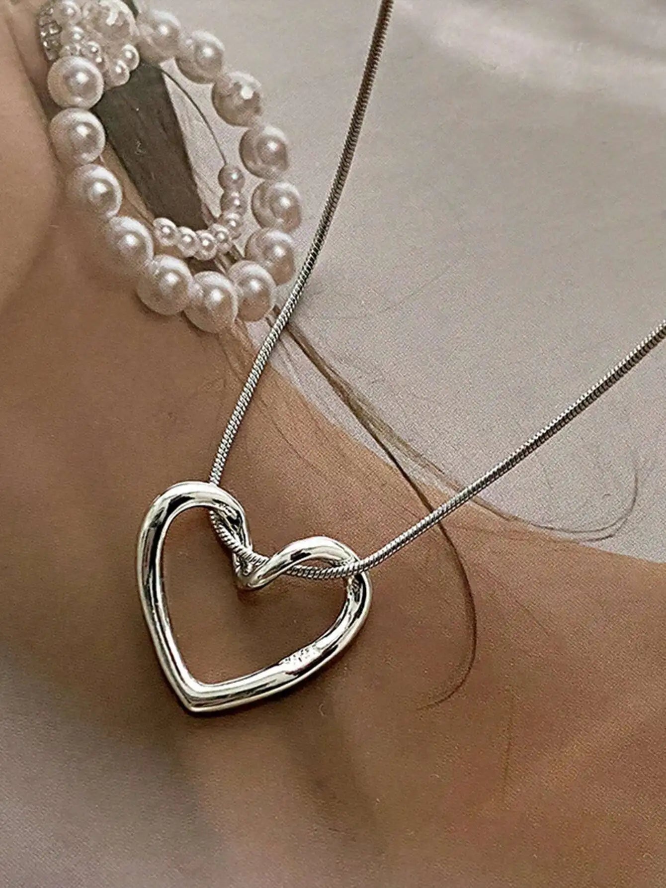 Hollow Heart Golden Necklace For Women Sweet  Simple Collarbone Chain With Unique Design  Stainless Steel
