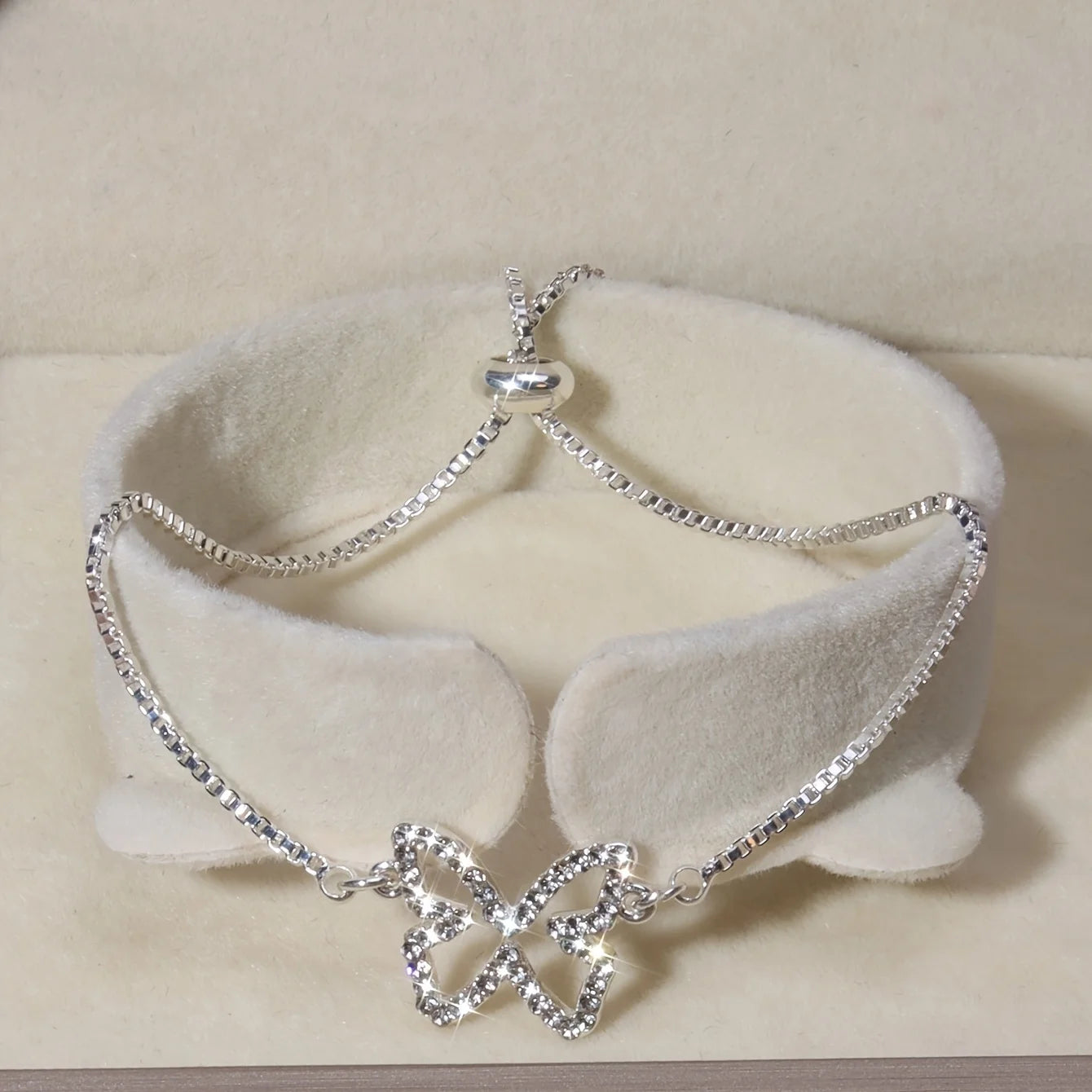 Silver rhinestone hollowed butterfly pull-out bracelet