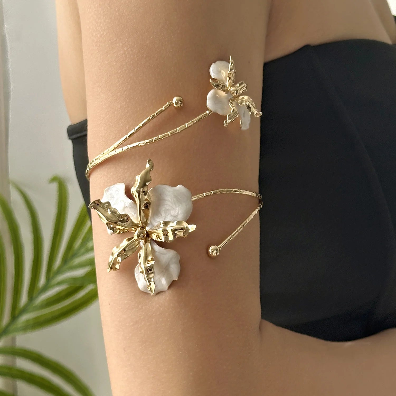 Elegant Sexy Flower Open Cuff Armlet for Women Vintage Enamel Glaze Craft Floral Adjustable Arm Bracelet