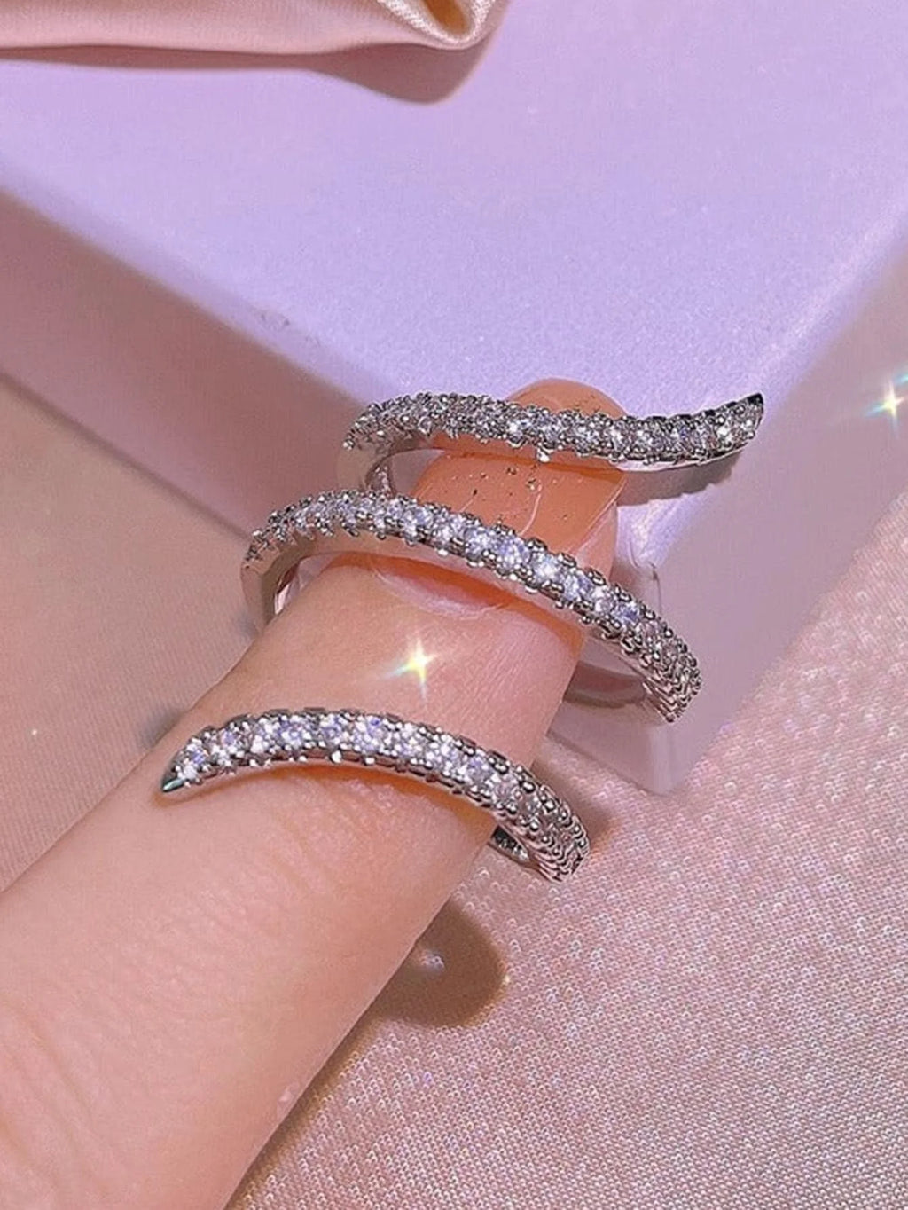 Elegant cubic zirconia ring for women