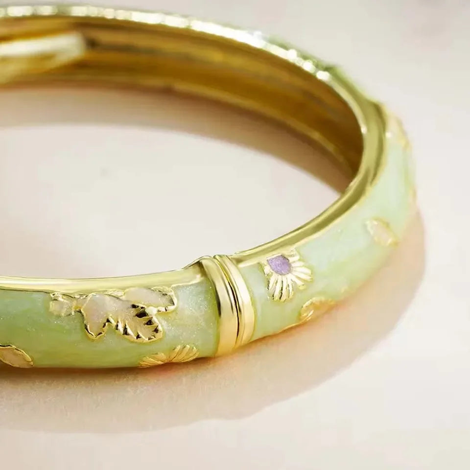 Women's Vintage Enamel Bracelet with Small Flower Design