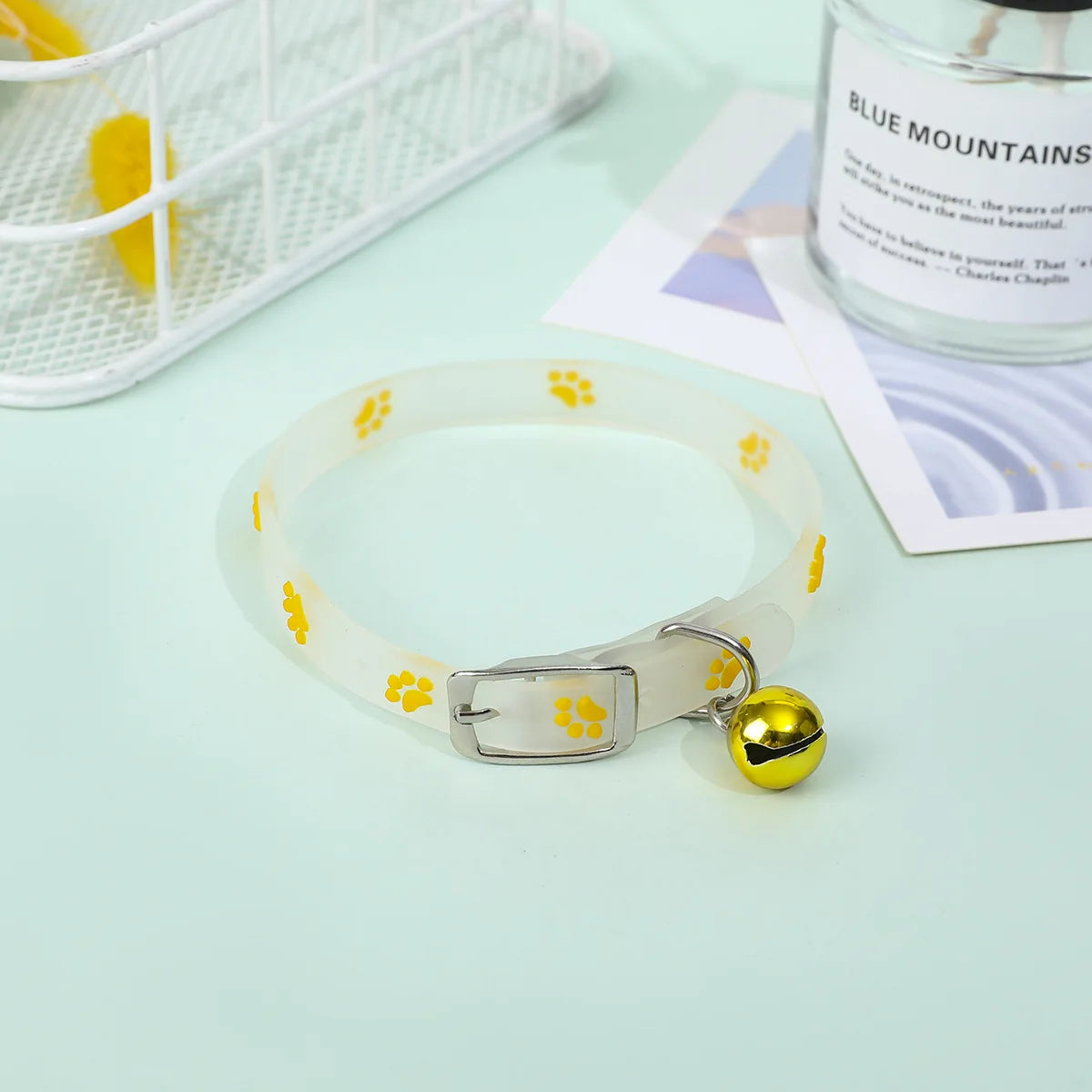 Luminous Cat / dog Necklace Glowing Small Dog Cat Collar Anti-Loss Fluorescent Silicone Bell Collar