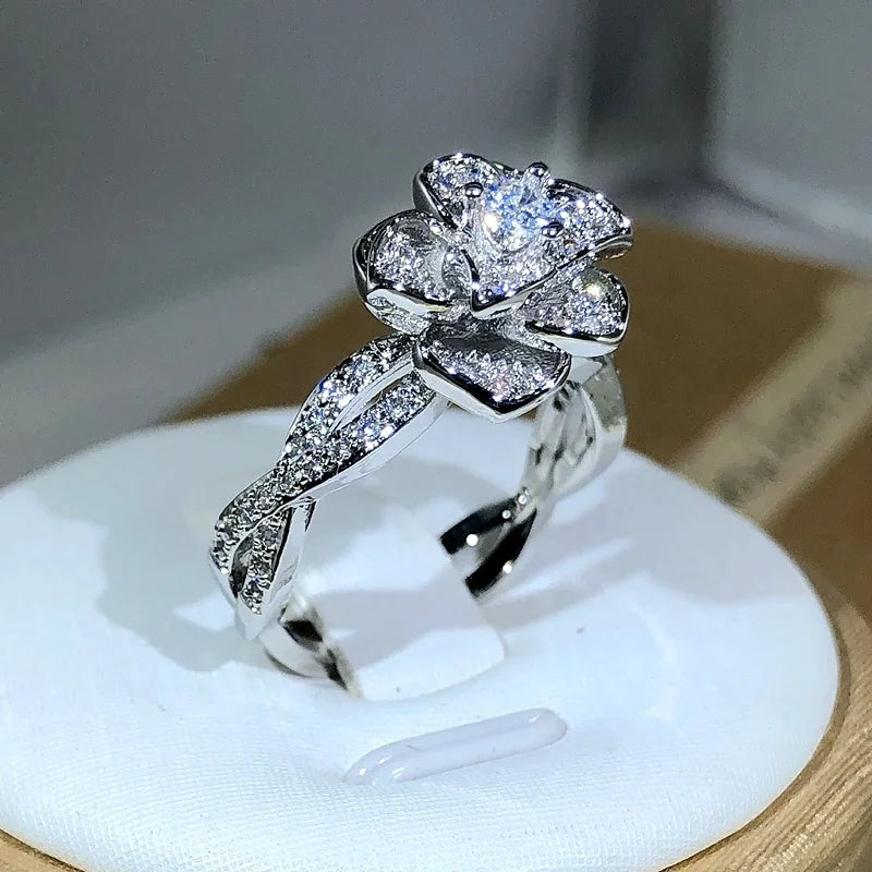Beautiful 925 Sterling Silver InterTwined Three-Dimensional Rose Ring White Zircon
