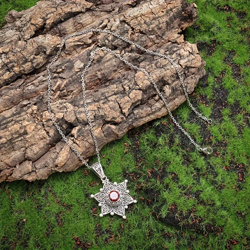 A Dazzling Necklace for Women with A Red Zirconia in The Shape of An Arabic Sunflower