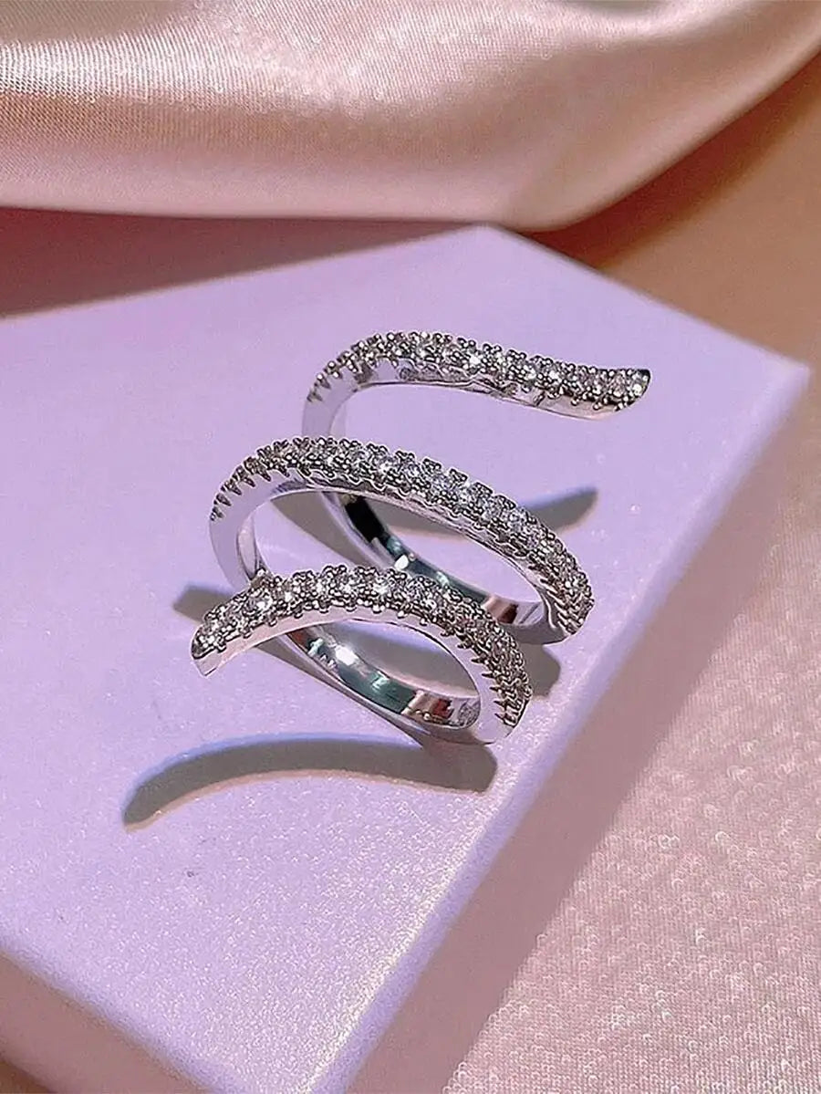 Elegant cubic zirconia ring for women