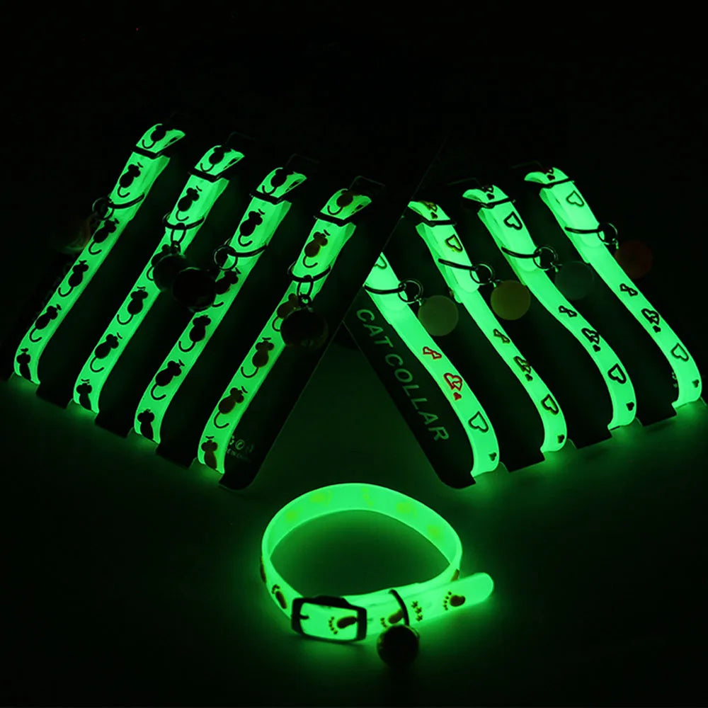 Luminous Cat / dog Necklace Glowing Small Dog Cat Collar Anti-Loss Fluorescent Silicone Bell Collar