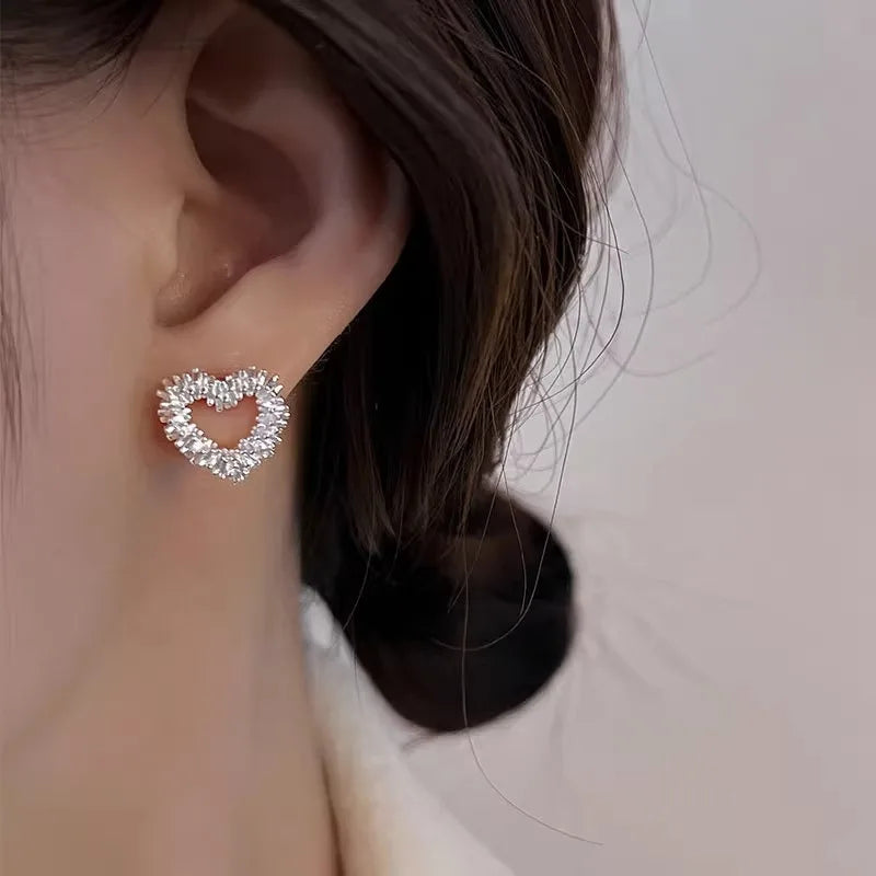 Beautiful Silver broken stud earrings for Woman