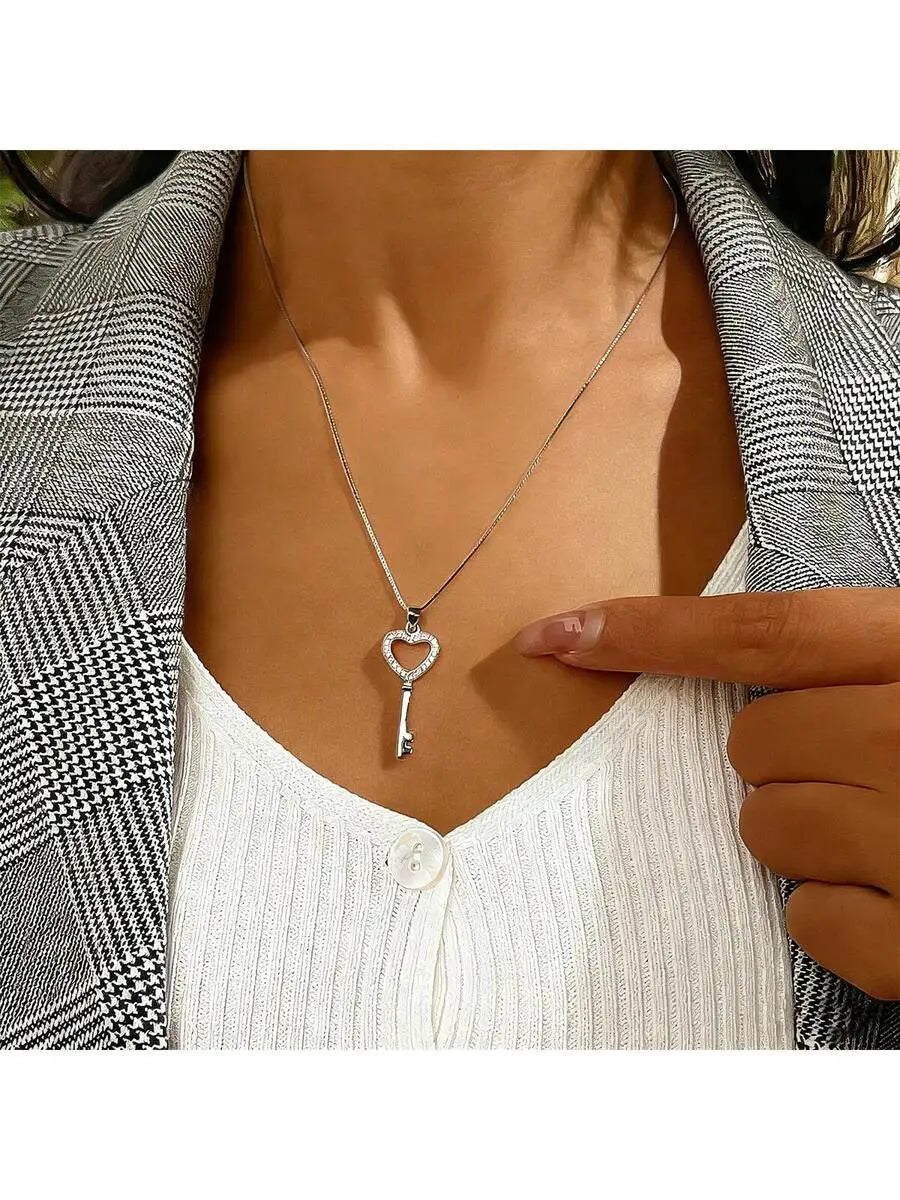Heart Key Pendant Necklace With Cubic Zirconia, Elegant Fashion Jewelry For Women