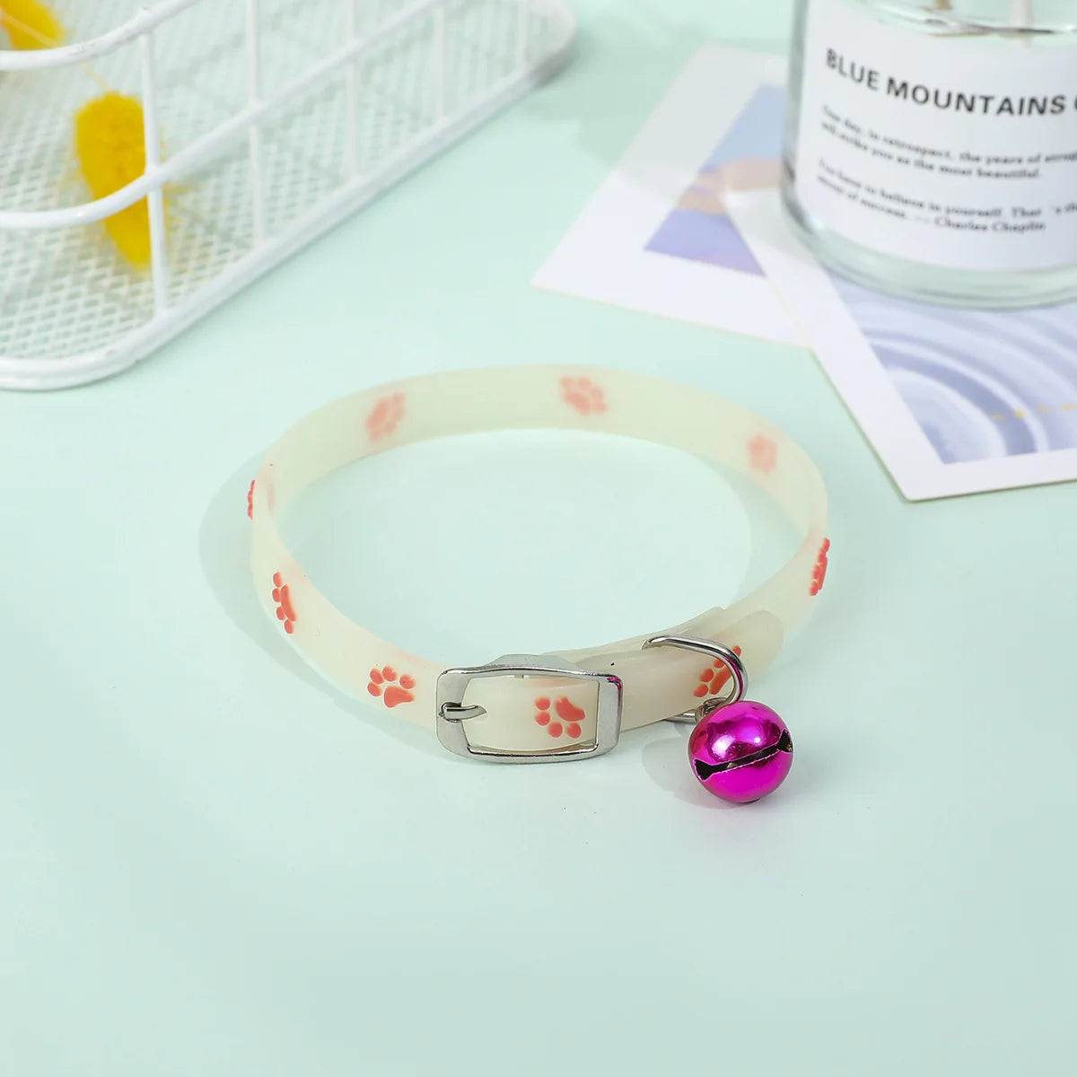 Luminous Cat / dog Necklace Glowing Small Dog Cat Collar Anti-Loss Fluorescent Silicone Bell Collar