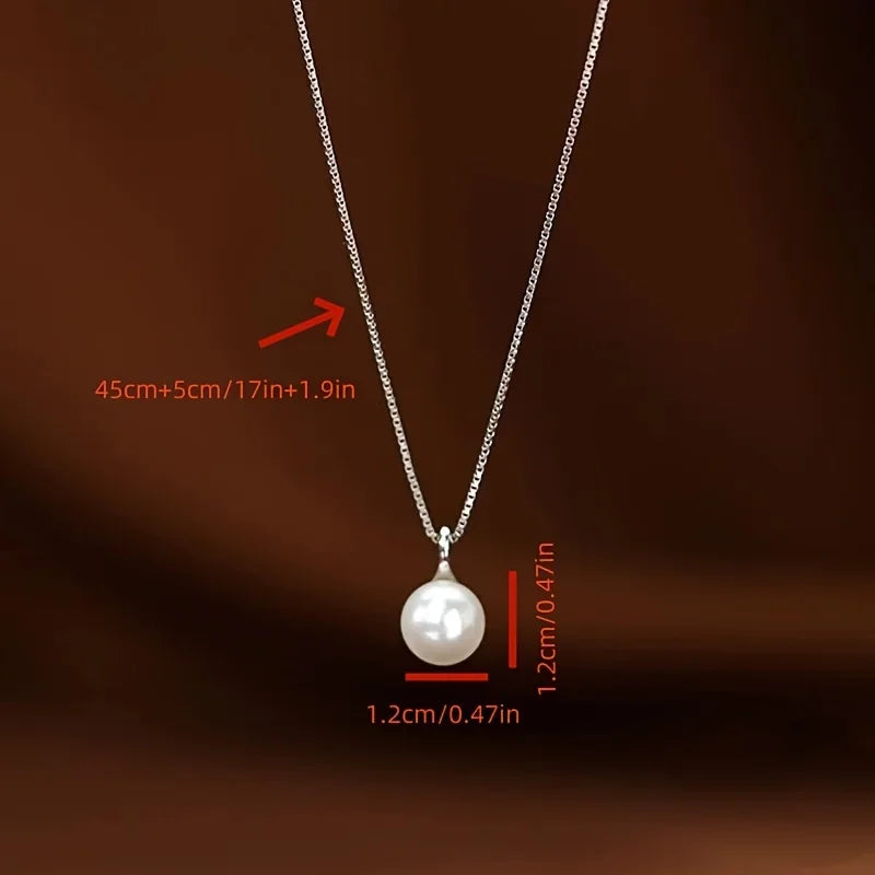 Elegant imitation pearl pendant necklace