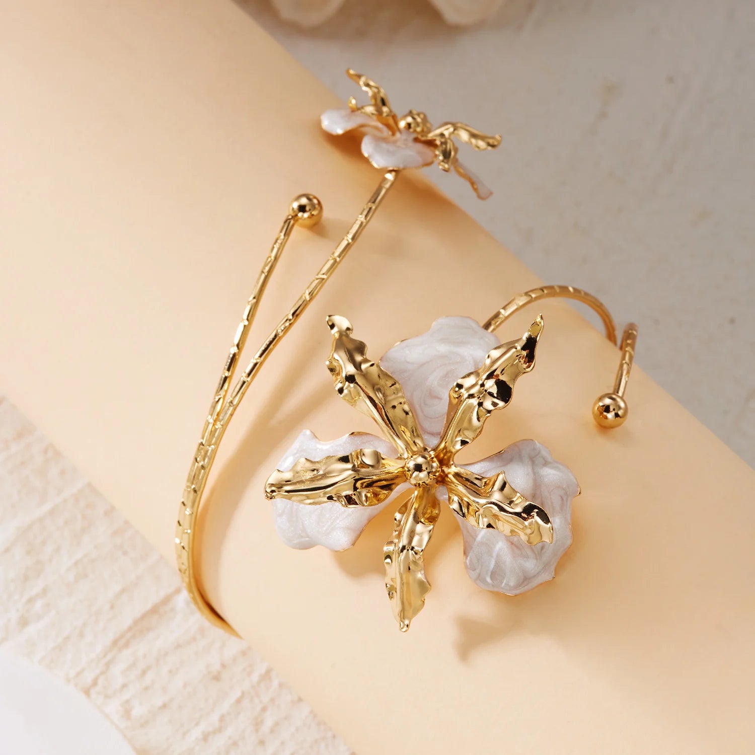 Elegant Sexy Flower Open Cuff Armlet for Women Vintage Enamel Glaze Craft Floral Adjustable Arm Bracelet