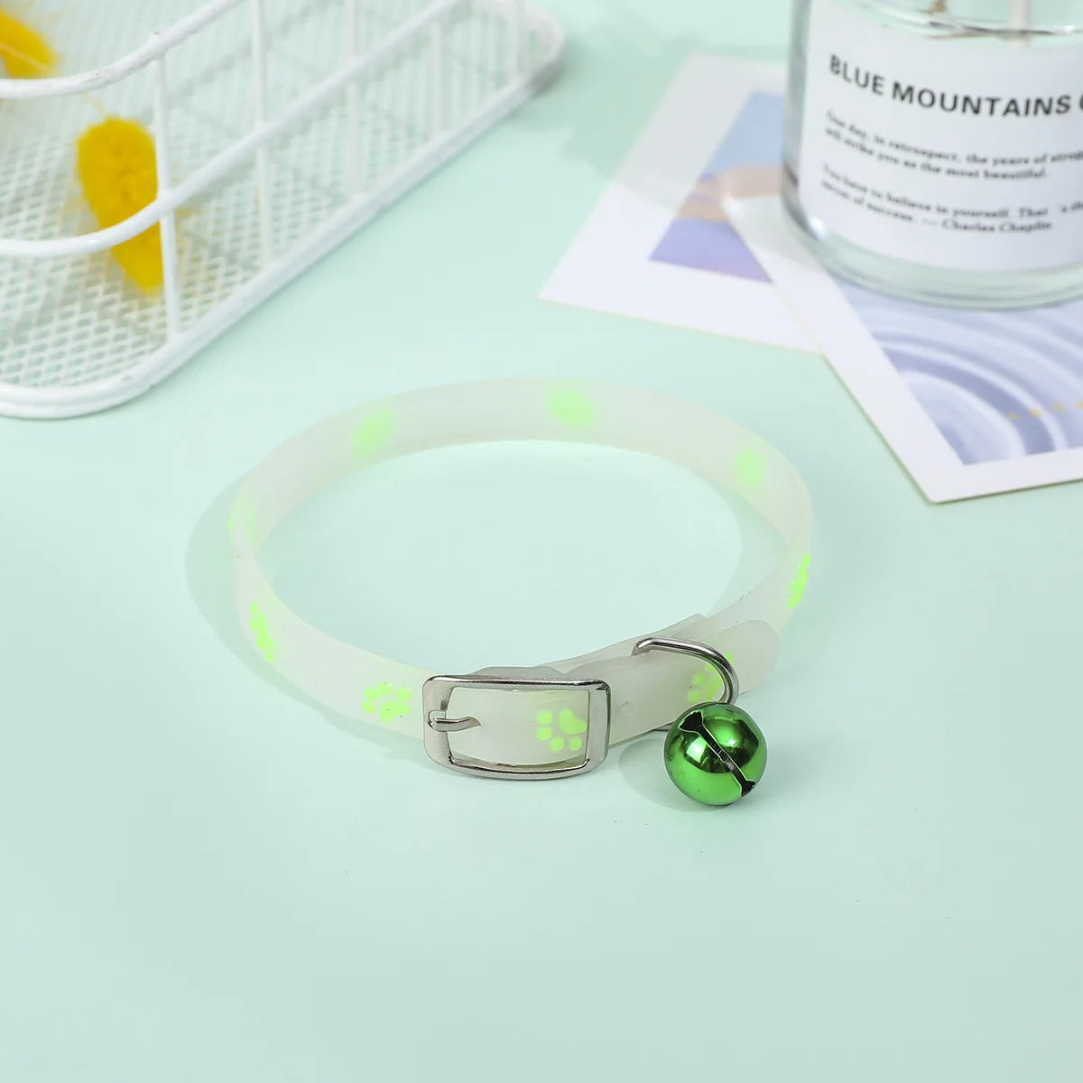 Luminous Cat / dog Necklace Glowing Small Dog Cat Collar Anti-Loss Fluorescent Silicone Bell Collar