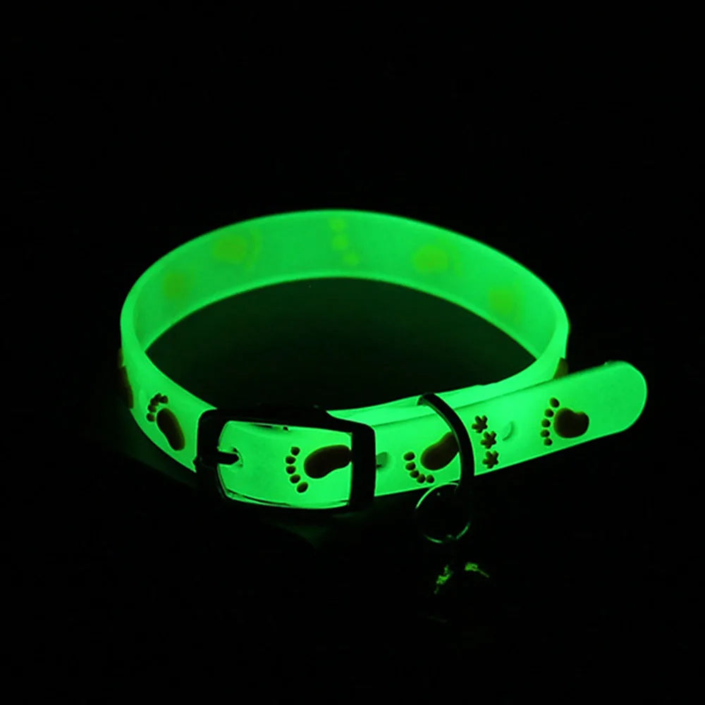 Luminous Cat / dog Necklace Glowing Small Dog Cat Collar Anti-Loss Fluorescent Silicone Bell Collar